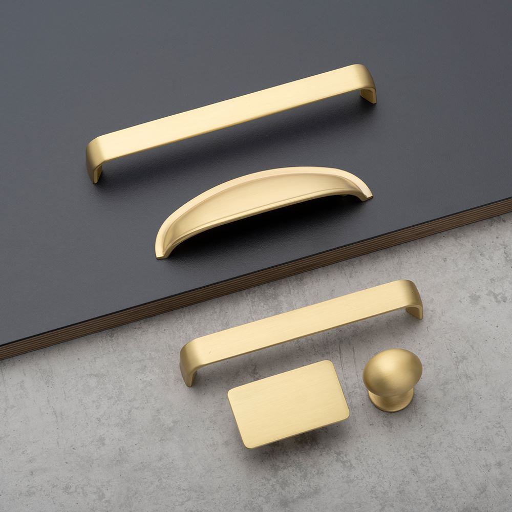 Camden Oval Knob Kitchen/Bedroom Door Handle Satin Brass