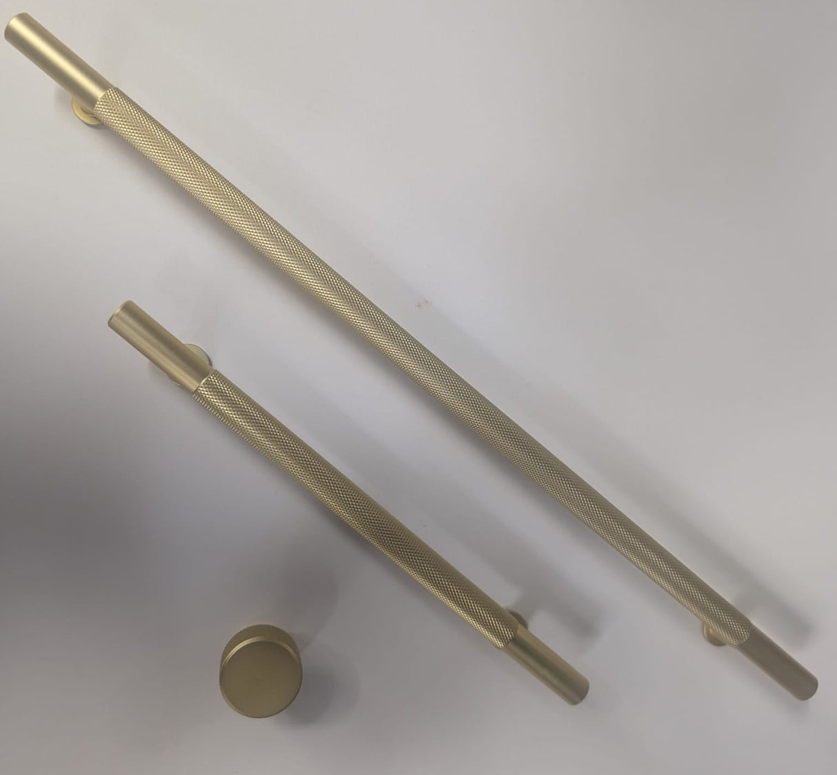 Ellis Knurled T-Bar Kitchen/Bedroom Door Handle Satin Brass