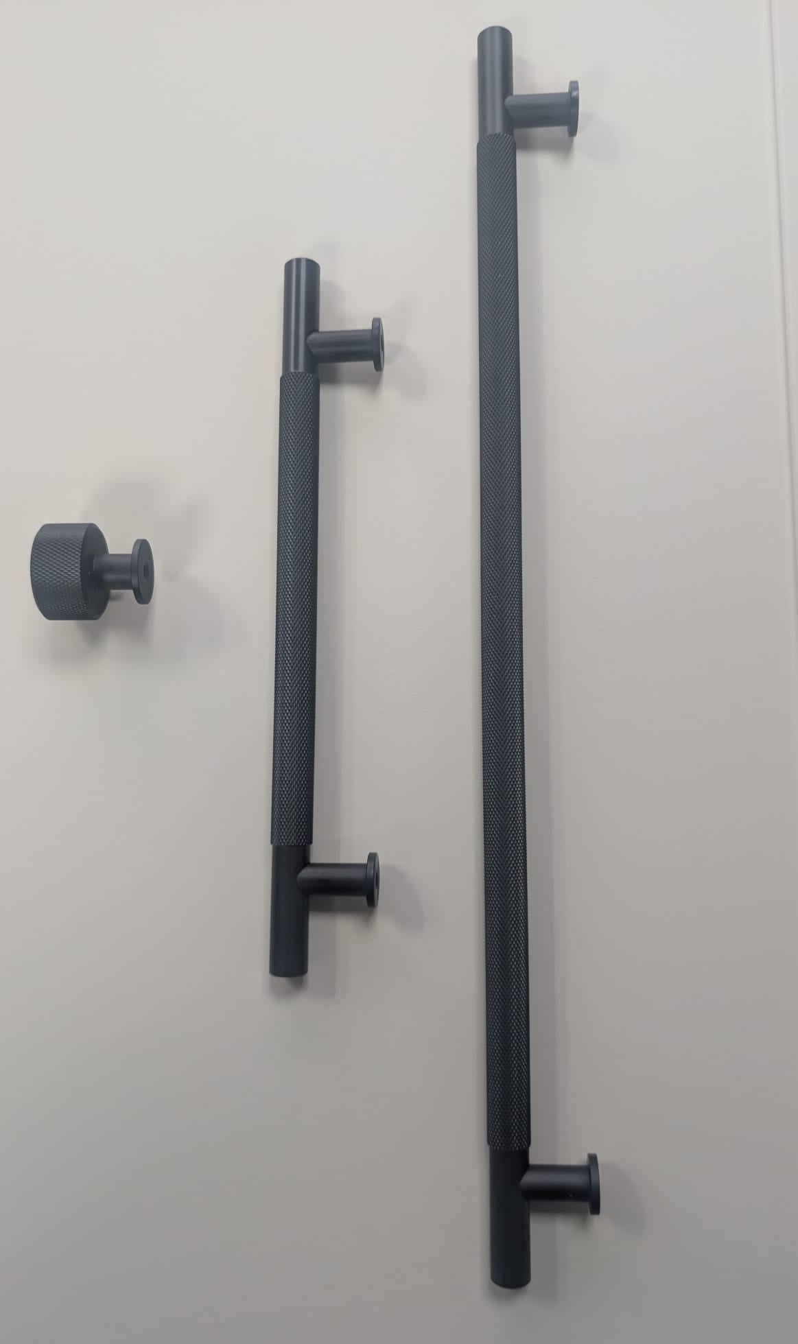 Ellis Knurled T-Bar Kitchen/Bedroom Door Handle Matt Black